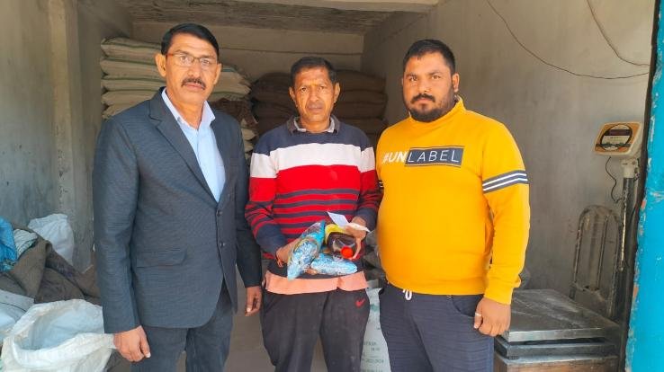 Solan: Naib Tehsildar conducted surprise inspection of fair price shops