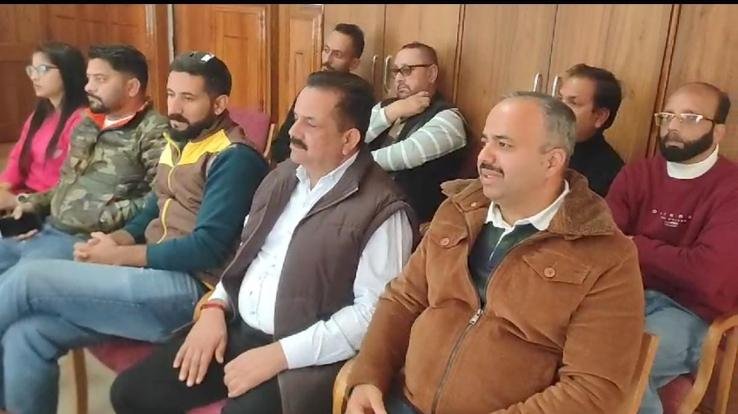 Members of Press Club Solan met DC Solan regarding the construction of the club.