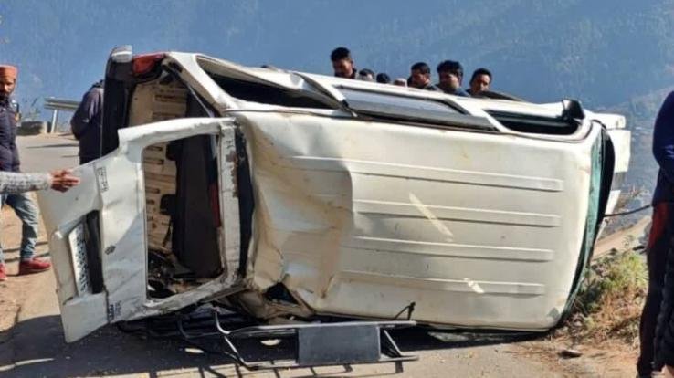 Kullu: Car rolls off road in Ujhi valley, driver dead and one injured