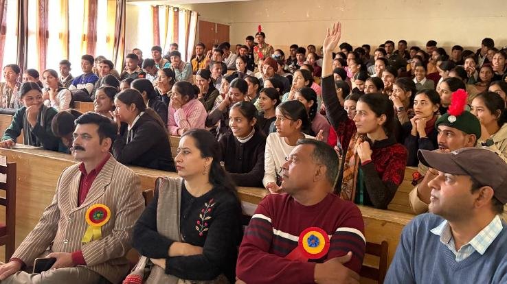 Padhar: Competition organized on Constitution Day in Narla College