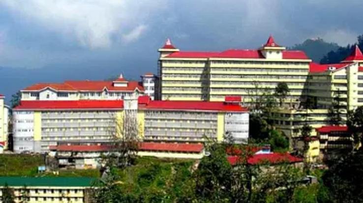 Sanitation workers got angry at the management of IGMC hospital, surrounded MS office