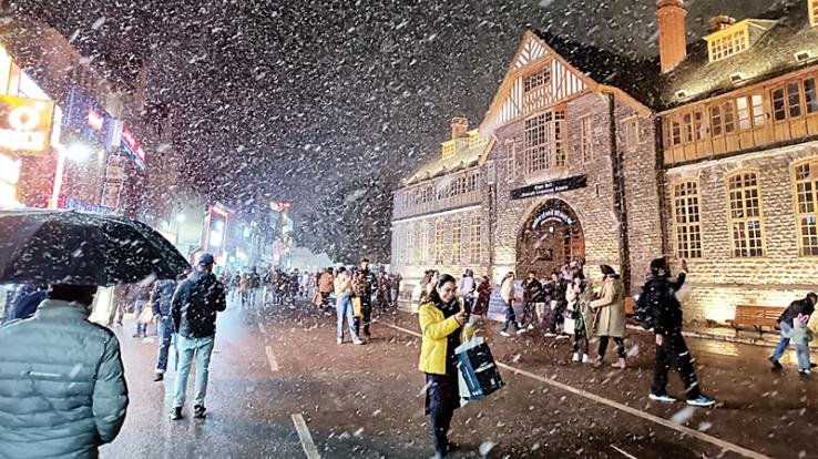 Weather changed in Himachal, tourists flocked after snowfall, tourist places became more vibrant