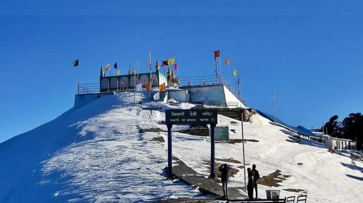 Mandi: First snowfall of the season in Shikari Devi, Kamrunag and Shaitadhar...