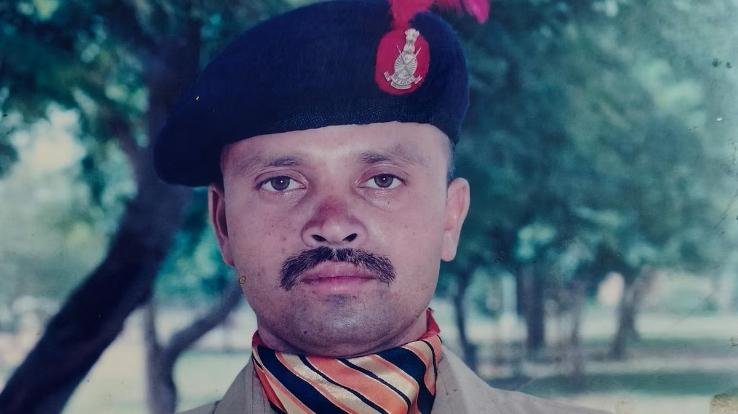 Himachal: ITBP jawan Vinod Kumar merged into Panchatatva, father's shadow lifted from the heads of two sons.