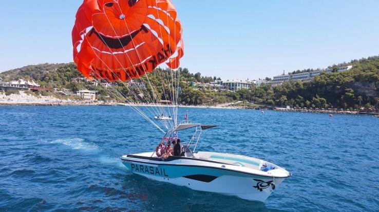 Bilaspur: Parasailing started in Gobind Sagar Lake, two minute ride for two thousand rupees