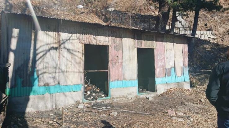 Shimla: Fire in the store of BDO office in Narkanda, 20 years old records burnt to ashes.