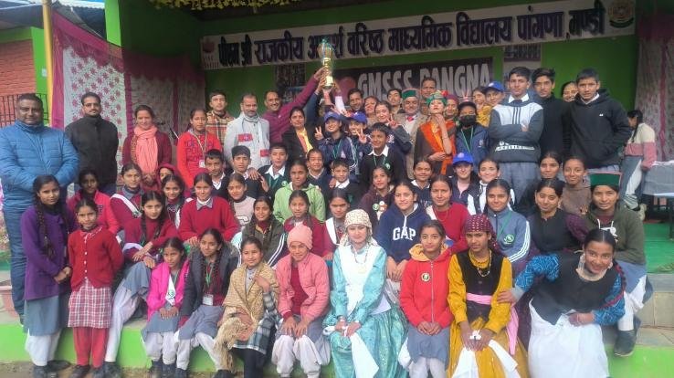 Karsog: A grand event was organized for the annual prize distribution ceremony in Pangana School.