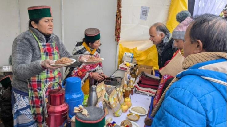 Shimla: Pine Needle Products the first choice of tourists in Winter Carnival.