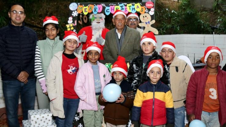 Solan: Christmas celebrated with enthusiasm in Shoolini University