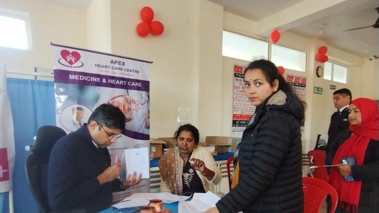 Lambagaon: Free health camp organized at Gyan Medical Center