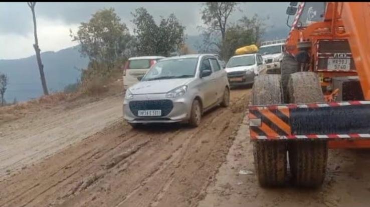 Travel becomes risky in Mandi-Pathankot four lane under construction