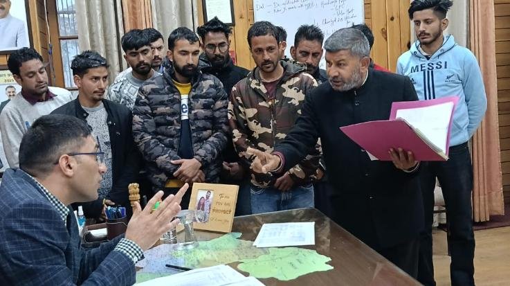 Youth took out protest rally against Jal Shakti Mandal recruitment in Chamba, met DC