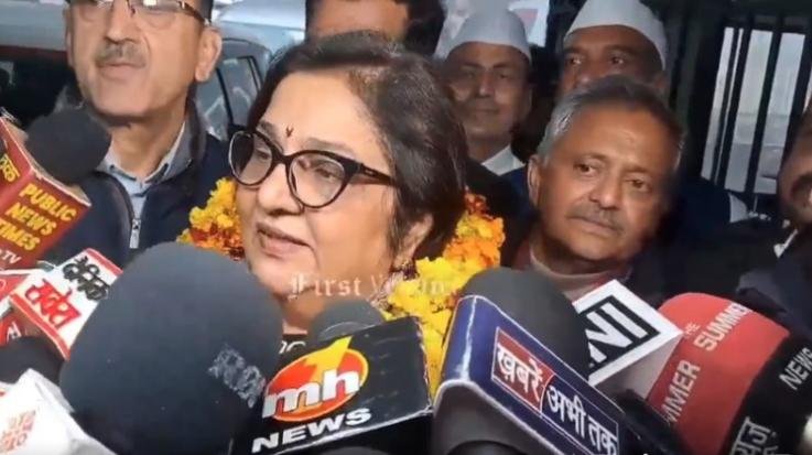 Shimla-Congress- state- in-charge- Rajni- Patil- reached- Congress- office-said- to- form- a- new- executive-soon.