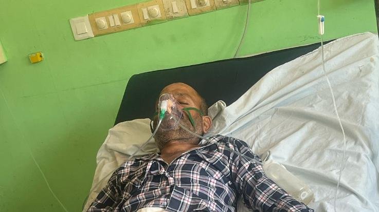Dehraal: Deep Kumar of Naiharpukhar was attacked on his stomach by a stray bull with its sharp horns