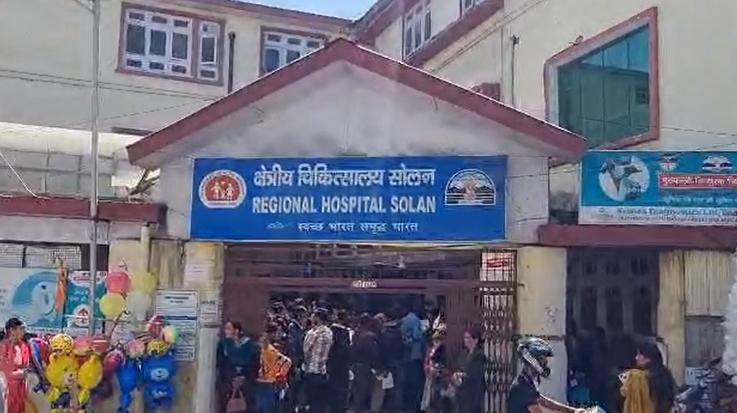 Solan: Not just treatment, patients have to struggle even to get a prescription in Solans regional hospital