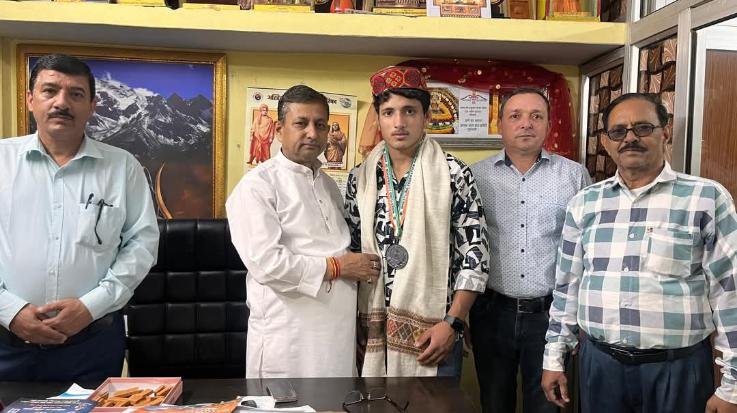 Bilaspur-: Abhinav -of -Masaur -village -won- bronze- medal -in- Junior- National -Wrestling- Championship