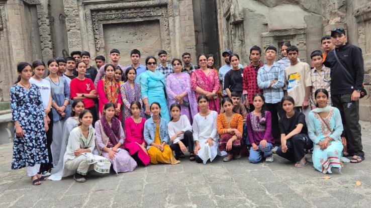 Students of Sayri Vidyalaya made a four day educational tour of Kangra district