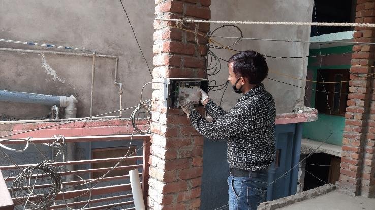 कर्फ्यू के बीच भी मनोरंजन में नहीं कोई बाधा!