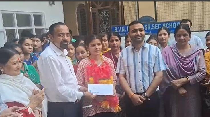 No- father- to -support -her,- mother -an -Anganwadi- worker-... Kunihars- daughter- Shagun -brings- glory- to- her -family