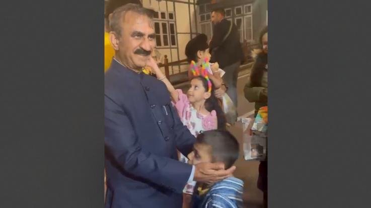 CM Sukhu became an angel for a child separated from his parents in Shimla
