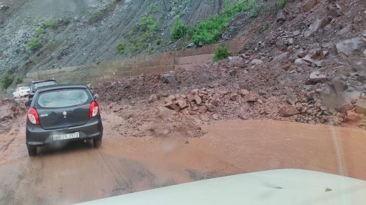 Chandigarh-Shimla NH-5: Heavy landslide near Chakki Mor, highway closed for traffic for one and a half hours