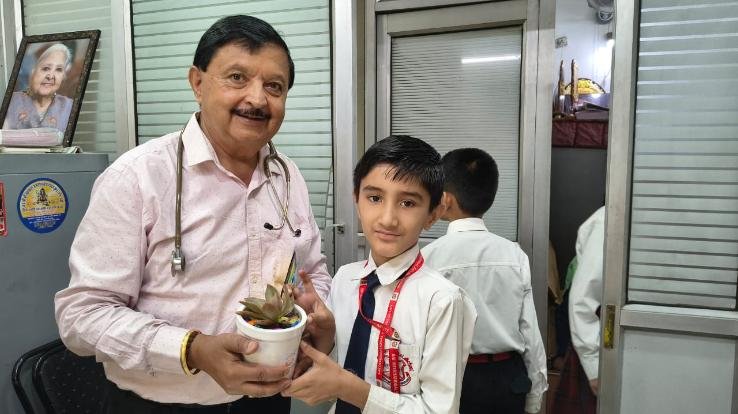 Solan: Doctors were honored at Sai International School on National Doctor's Day
