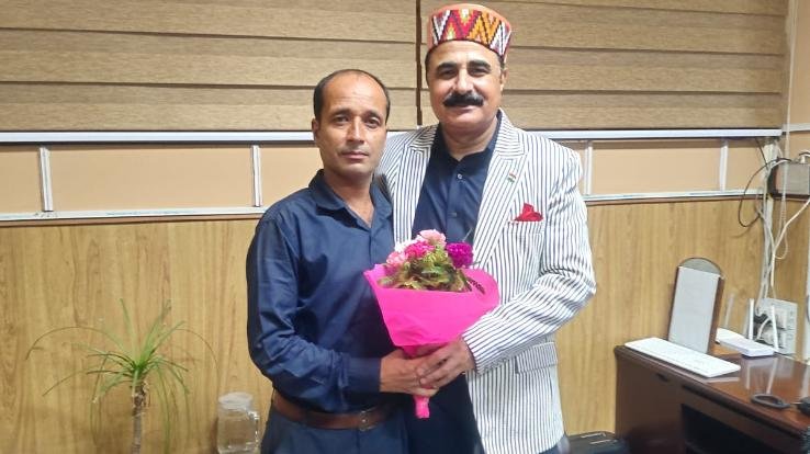 Dehra: Press Secretary of Shri Guru Ravidas Mahasabha Babu Ram met Education Board Chairman Dr. Rajesh