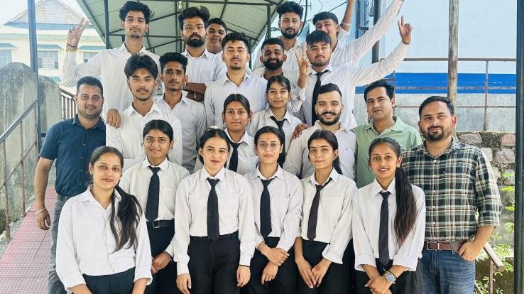 Dehra: 12 students of Government College Dhaliara selected in the prestigious retail companies of the country