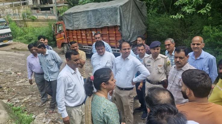 Bilaspur DC conducts surprise inspection of vegetable and meat market.