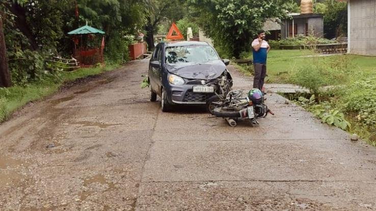 Jwalamukhi: Car and bike collide in Lower Ghallor, a young man seriously injured