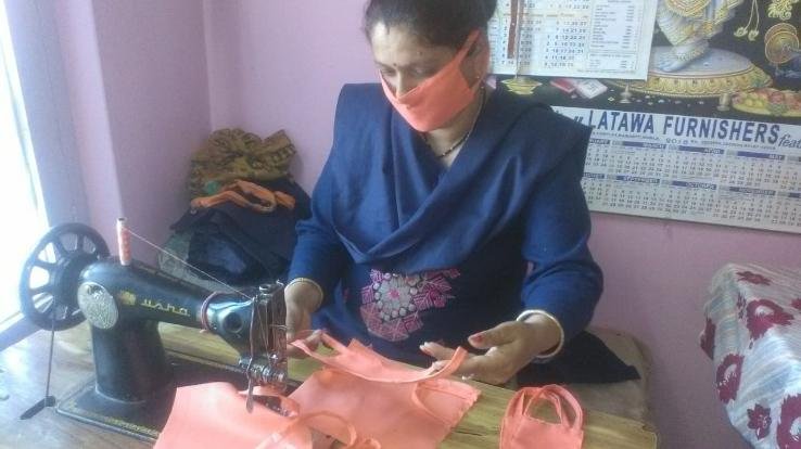 समाज सेवा कार्य में जुटी अर्की की महिलाएं