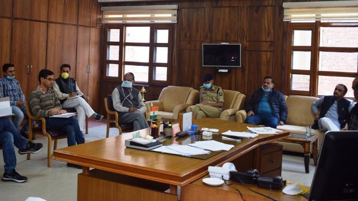 डाॅ. सैजल द्वारा जिला के सभी गावों तक उत्तम गुणवत्ता के मास्क पंहुचाने के दिए निर्देश