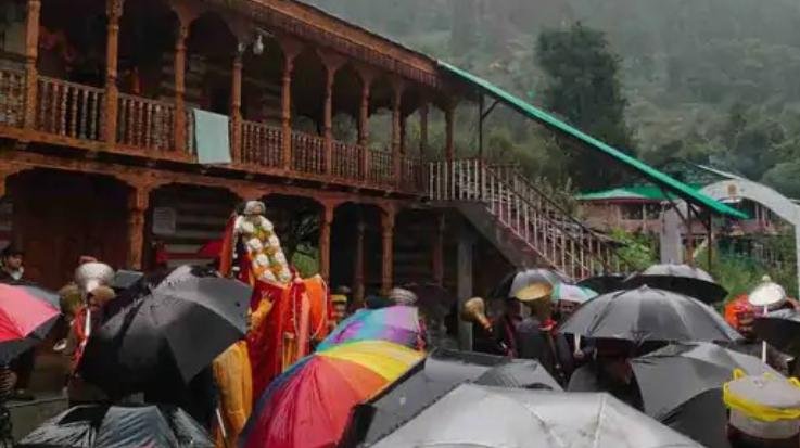 Villagers_facing_disaster_in_Kullu_reached_the_shelter_of_their_revered_deity_Nag_Dhumbal
