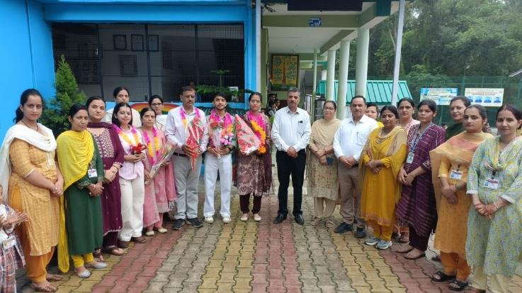 Kunihar_Bhanupriya_Parihar_and_Dixit_Sharma_of_BL_School_selected_for_MBBS