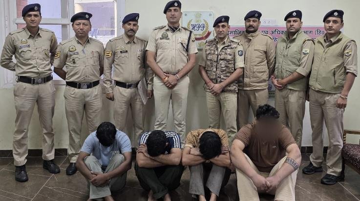 Manali_police_caught_a_big_consignment ​​_258.750_grams_of_chitta_and_illegal_pistol_recovered_4_accused_arrested