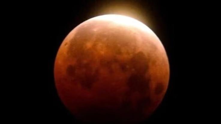 Lunar eclipse will take place in the country today, Sutak period will start after some time