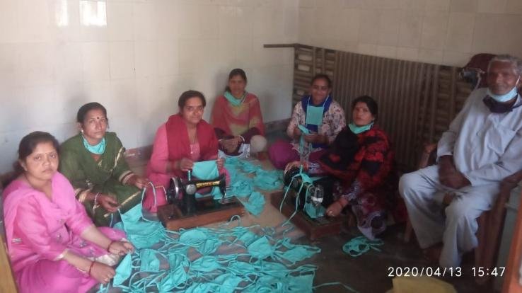 महामारी से लड़ने में ग्रामीण महिलाओं ने कुछ इस तरह दिखाया सहयोग 