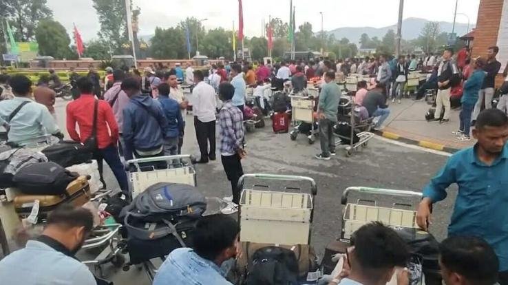 Nepal: Hundreds of Indian passengers stranded due to closure of international airport in Kathmandu, long jam at the border.