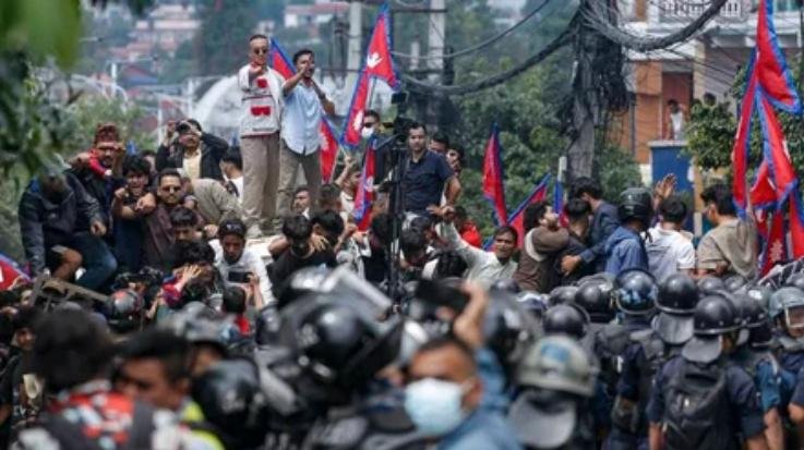 Nepal: Protestors demand- Constitution should be rewritten, investigation should be done into the looting that has taken place for last 3 decades.