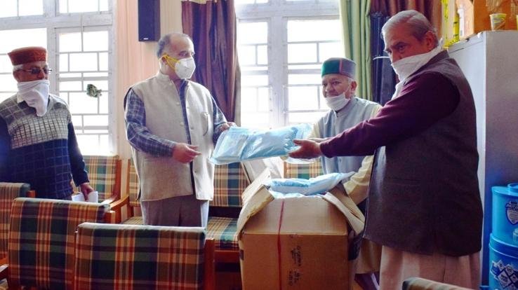 घर से बाहर आने-जाने के लिए मास्क पहनना अनिवार्य: डी सी सोलन