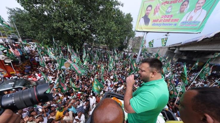  JDU takes a jibe at Tejashwi for distributing pens: He spoiled the education system in Bihar, he himself did not complete his studies.