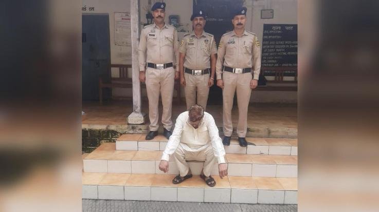Solan Police's_major_action_Notorious_smuggler_Dhaniram_alias_'Galu'_arrested_huge_consignment_of_opium_and_hashish_recovered