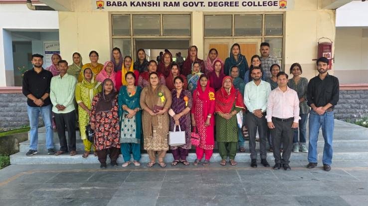 Dada Siba: The executive committee of the teachers' union was formed at Baba Kanshi Ram College.