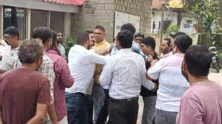 Congress-workers-clash-during-discussions-on-development-projects-controversy-escalates-over-allegations-of-neglect