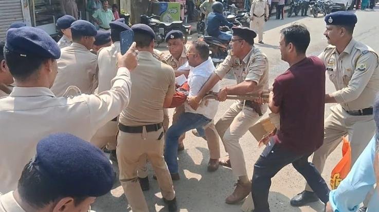 Kunihar_Rashtriya_Dev_Bhoomi_Party's_program_to_burn_the_effigies_of_MLAs_fail