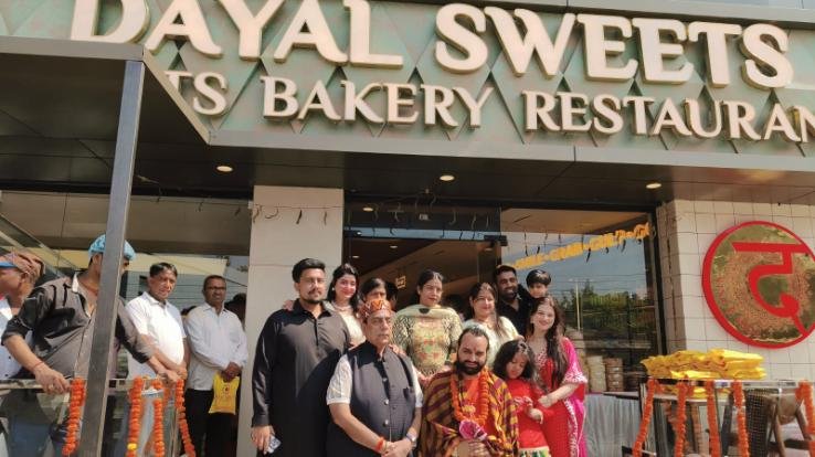 Una-Dayal-Sweets-extends-the-journey-of-sweetness-opens-fourth-outlet-in-Amb