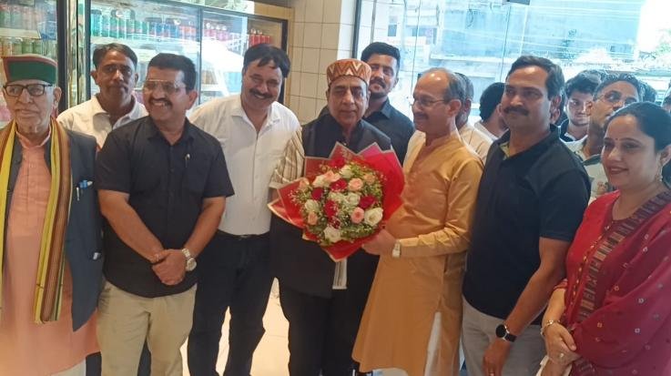 Una_Dayal_Sweets_extends_the_journey_of_sweetness_opens_fourth_outlet_in_Amb