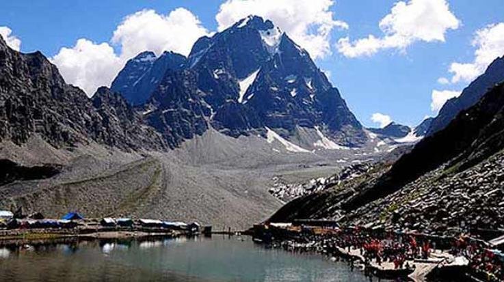 Chamba_Bharmour_hills_receive_season's_first_snowfall