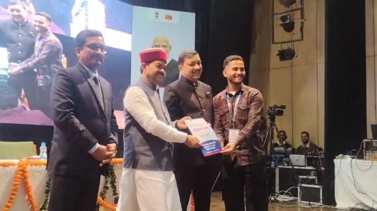 17th_Employment_Fair_held_in Shimla_Union_Minister_handed_over_appointment_letters_to_93_youth