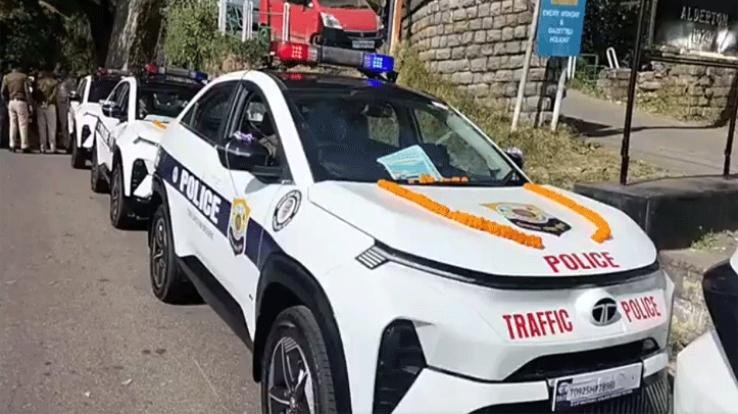 Shimla_Himachal_Police_gets_66_patrolling_vehicles_CM_Sukhu_flags_off